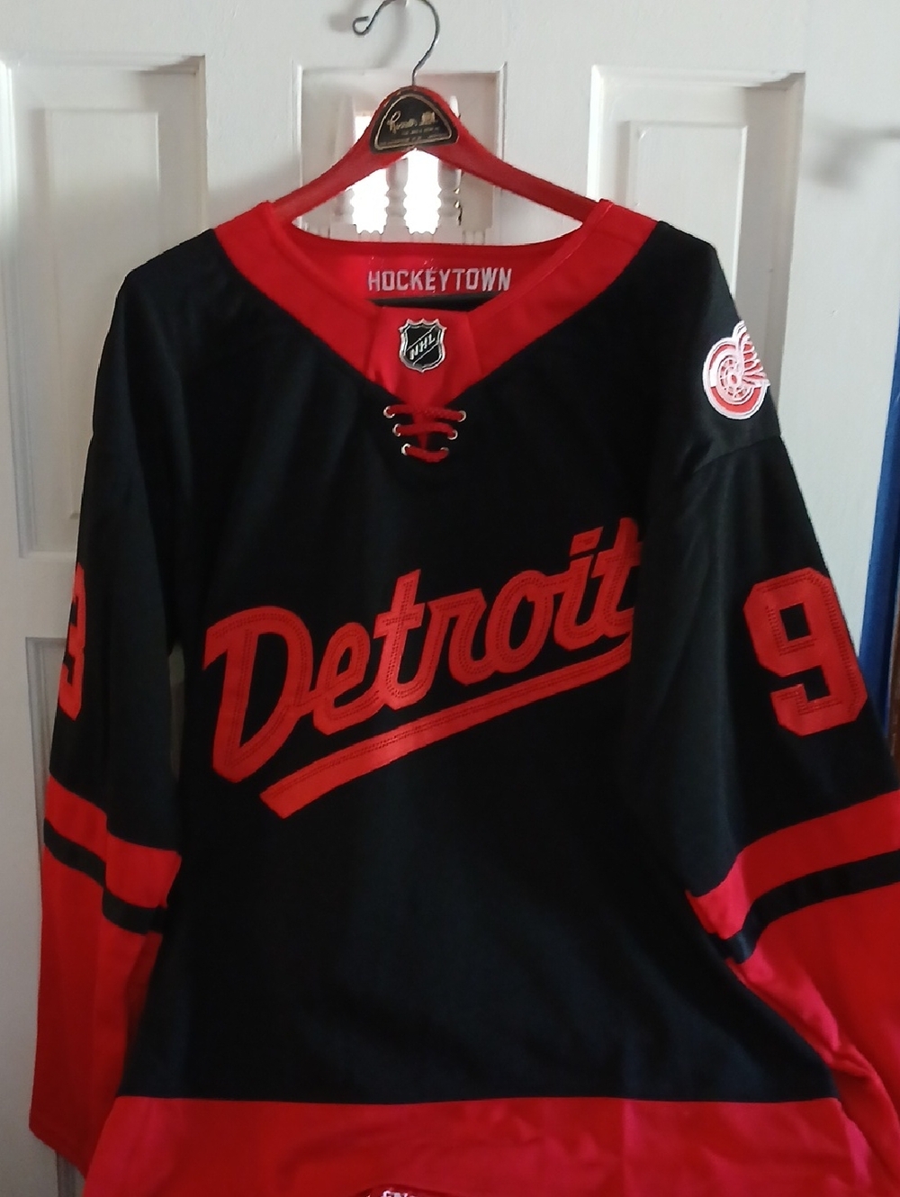 NHL Detroit Red & Black Hockeytown Script Jersey
